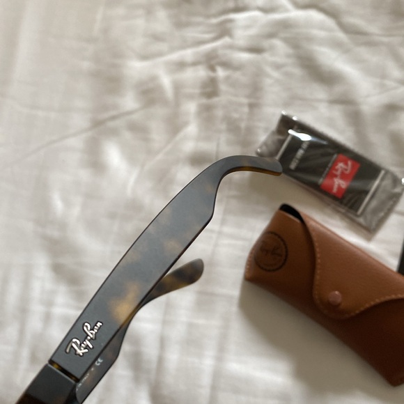 NWT- Rayban Justin - Picture 3 of 7